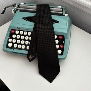 BCBG Attitude Men's Brown Silk Houndstooth Tie Classic Length